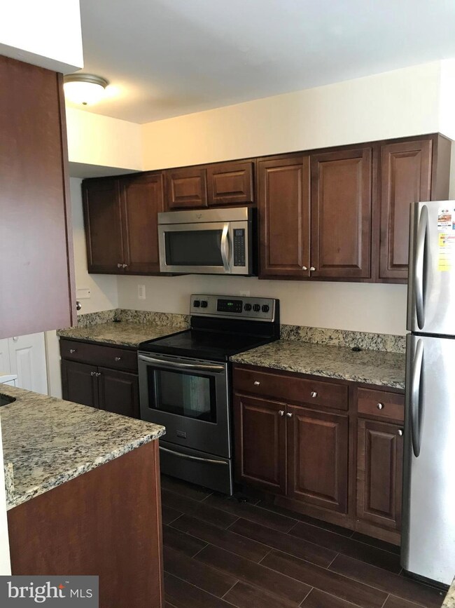 10057 Irongate Way, Manassas, VA 20109 - photo 2