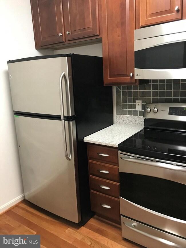 8609 Wintergreen Ct unit 401, Odenton, MD 21113 - photo 5