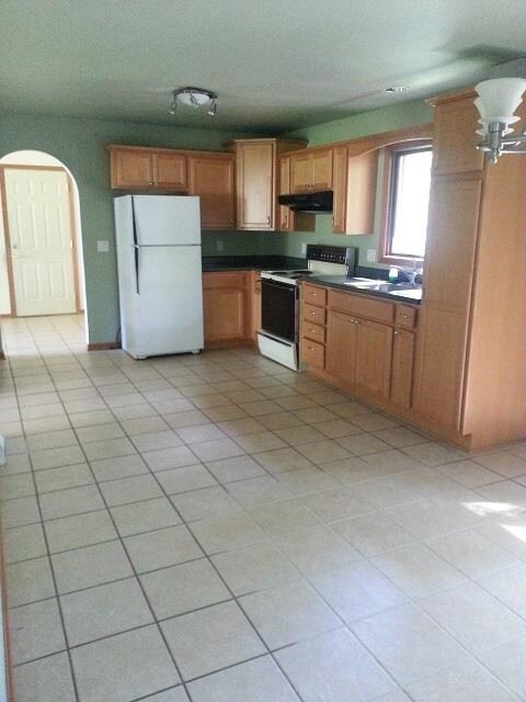 4861 Irish Ln, Fitchburg, WI 53711 - photo 2