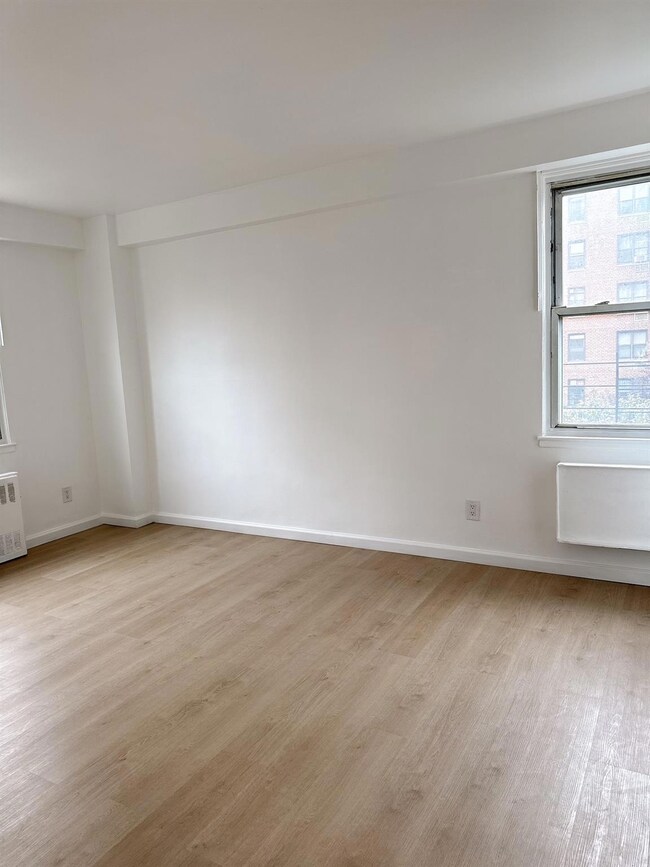 138-10 Franklin Ave unit 3L, Flushing, NY 11355 - photo 7