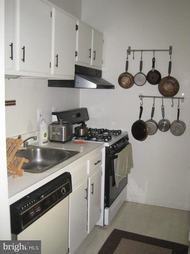 Woodley Condominium unit 301, Washington, DC 20009 - photo 7