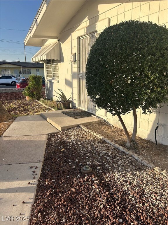 2521 Lenna St, Las Vegas, NV 89102 - photo 2