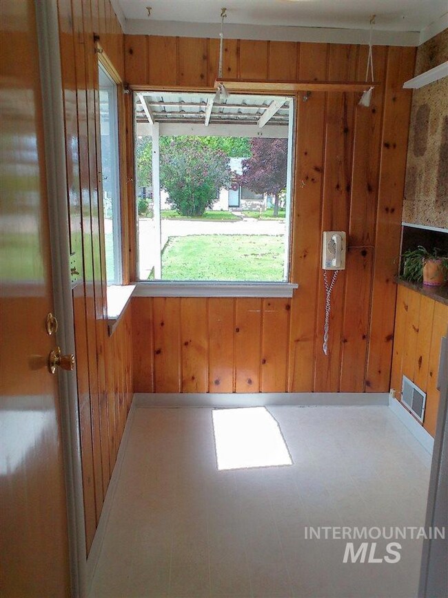 516 Banner St, Nampa, ID 83686 - photo 4