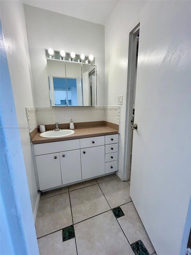 The Decoplage unit 1220, Miami Beach, FL 33139 - photo 6