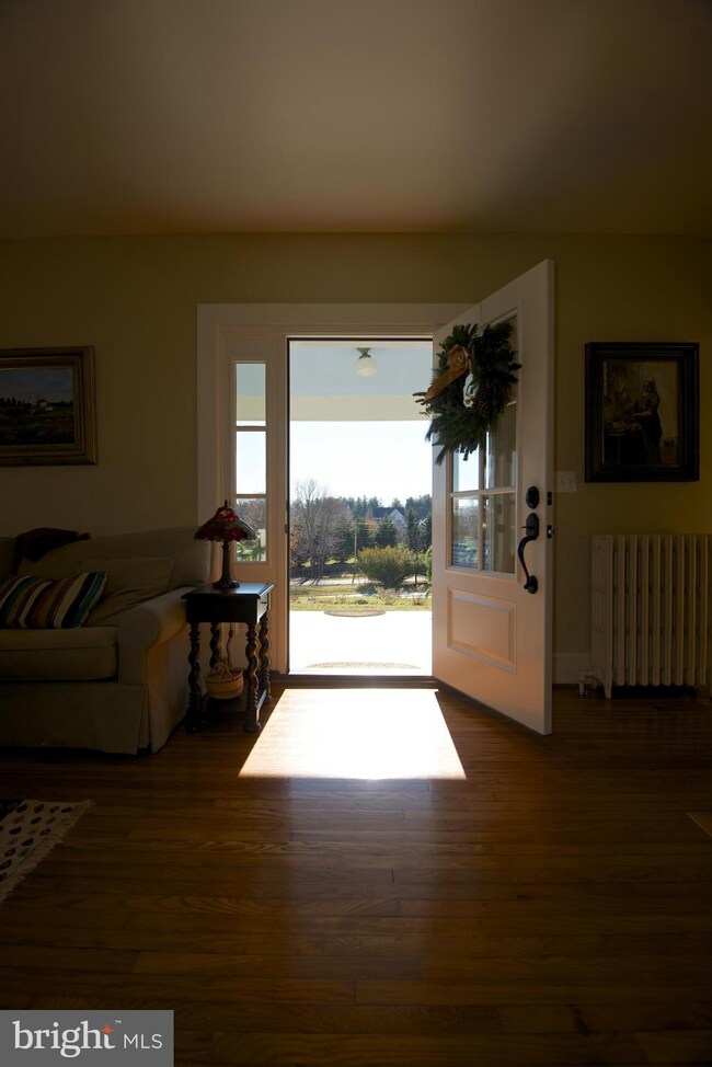 35558 Simpsons Creek Rd, Round Hill, VA 20141 - photo 2