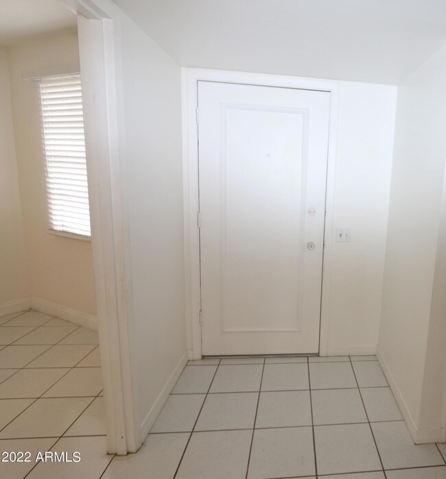 10554 W Palmeras Dr unit 39, Sun City, AZ 85373 - photo 4