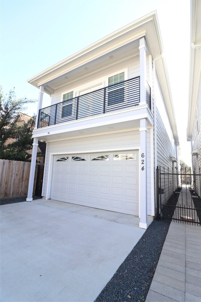624 W 26th St, Houston, TX 77008 - photo 2