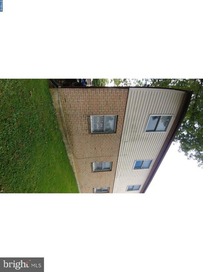1027 Lawnton Terrace unit B, Glenolden, PA 19036 - photo 6