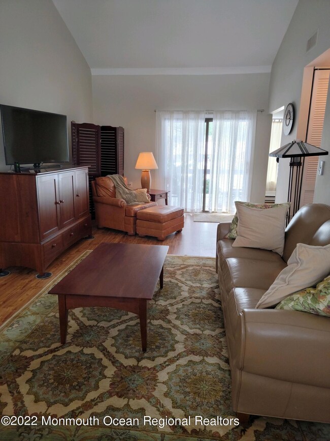 10b Berkshire Ct, Red Bank, NJ 07701 - photo 2