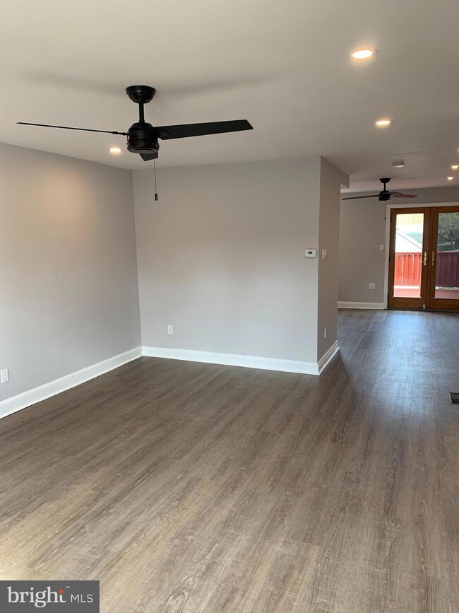 1131 Oakwood Dr, Glenolden, PA 19036 - photo 3