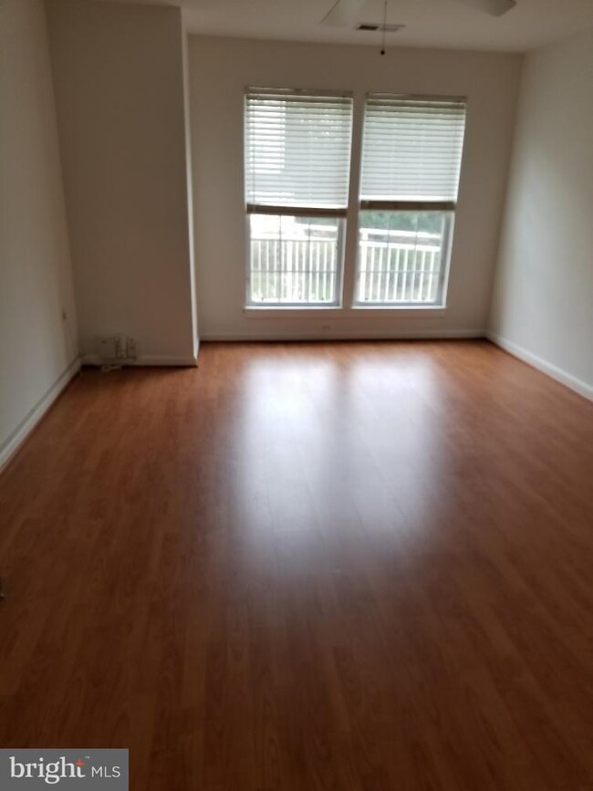 12008 Amber Ridge Cir unit A101, Germantown, MD 20876 - photo 2