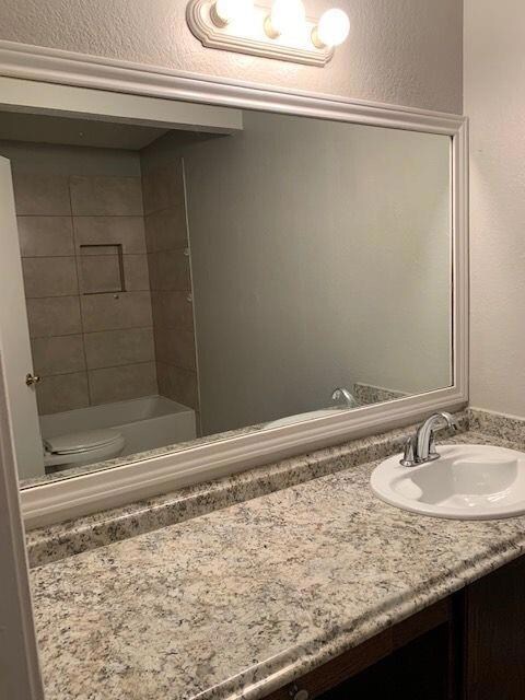 319 SE 3rd St unit 102, Grand Prairie, TX 75051 - photo 4