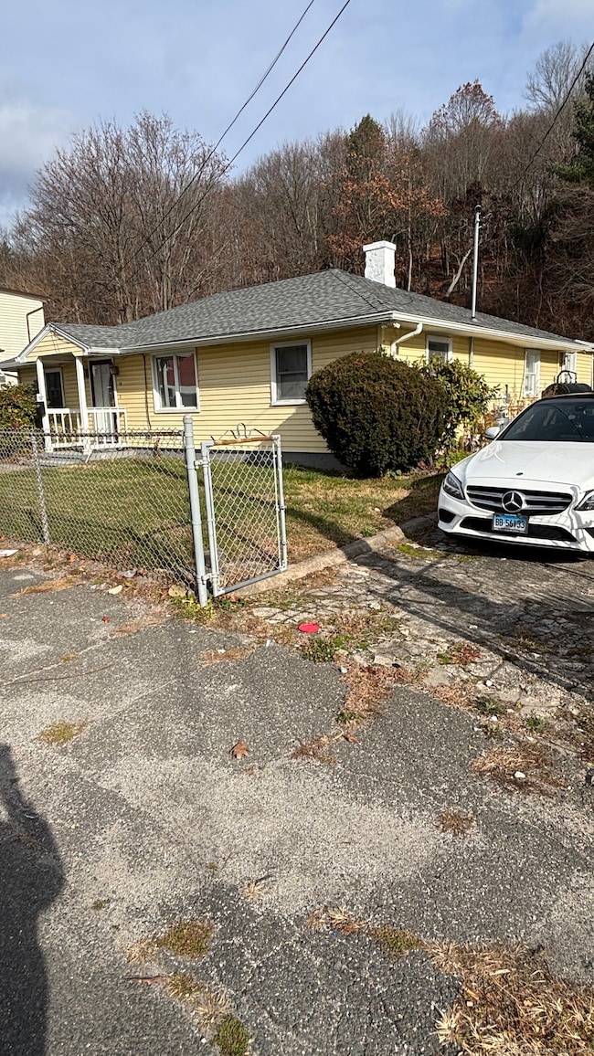 341 Oak St, Waterbury, CT 06705 - photo 4