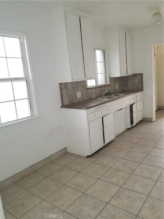 912 N Evers Ave, Compton, CA 90220 - photo 6