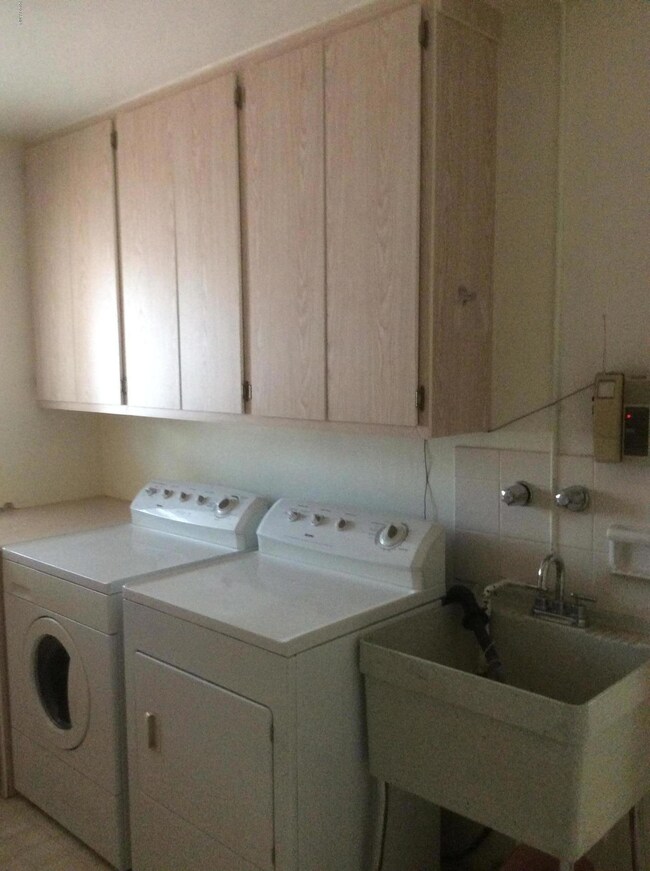 9910 W Pinehurst Dr, Sun City, AZ 85351 - photo 4