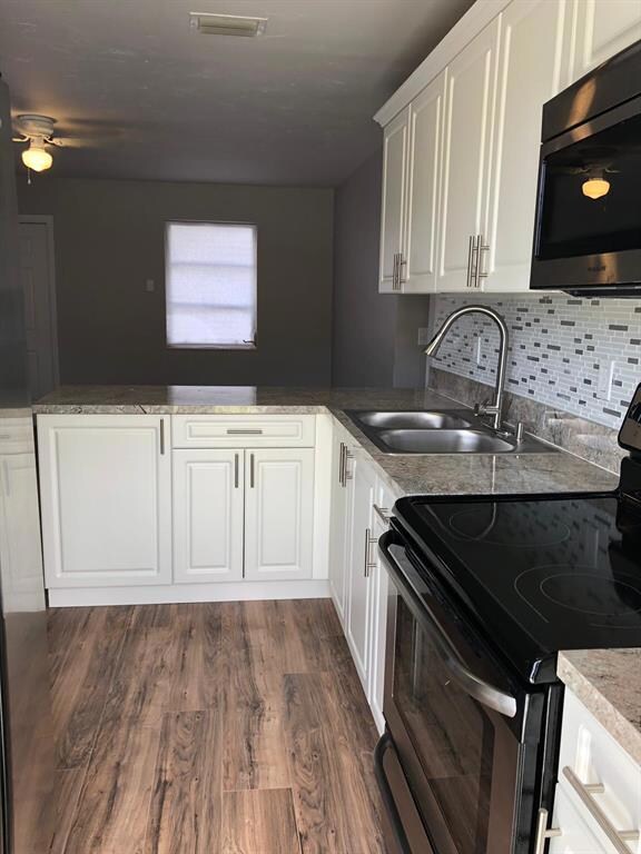 NEW WOOD KITCHEN & STAINLESS S. APPLIANC