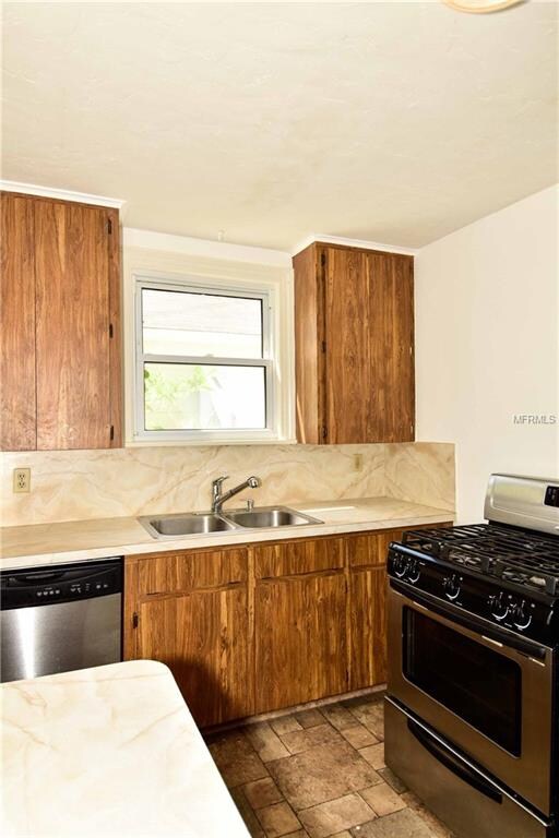 935 Jackson St N, Saint Petersburg, FL 33705 - photo 7