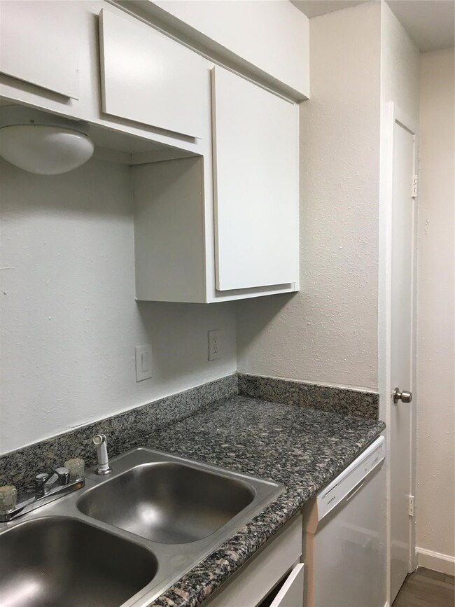 6200 W Tidwell Rd unit 1304, Houston, TX 77092 - photo 3