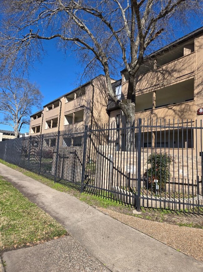 8419 Hearth Dr unit 21, Houston, TX 77054 - photo 3