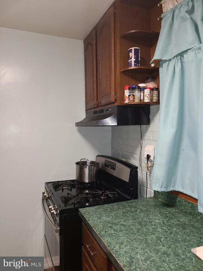 953 Owens Rd, Oxon Hill, MD 20745 - photo 6