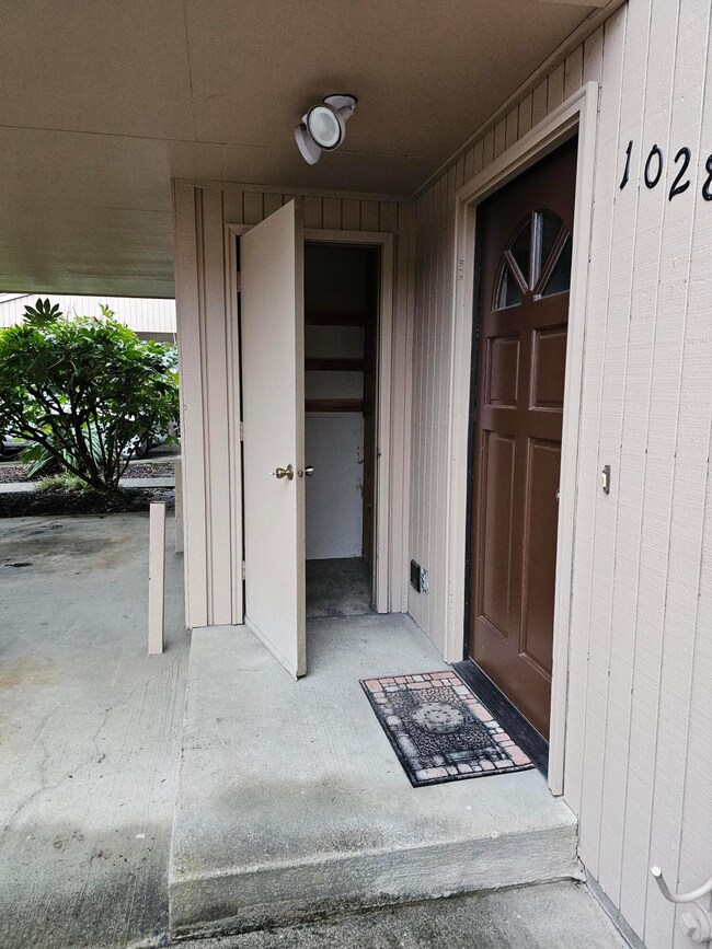 1028 SE Camelot Dr, Grants Pass, OR 97526 - photo 2