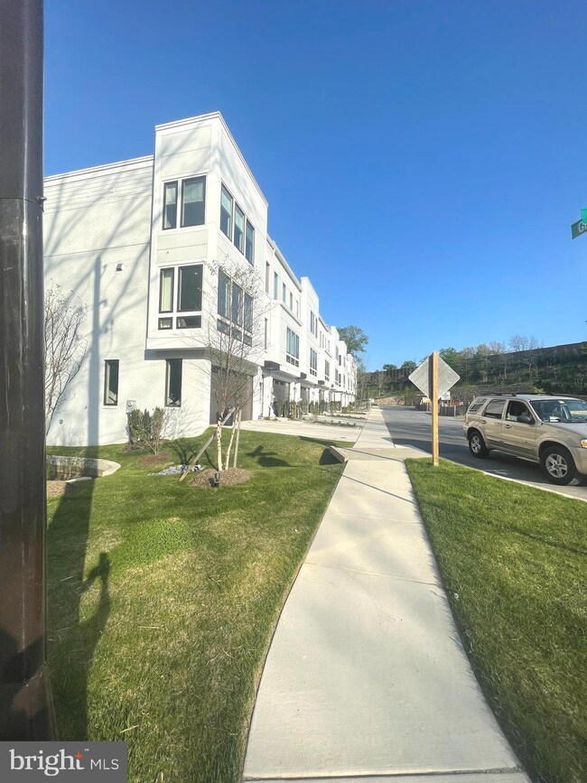 3705 Glenmoor Reserve Ln, Chevy Chase, MD 20815 - photo 3