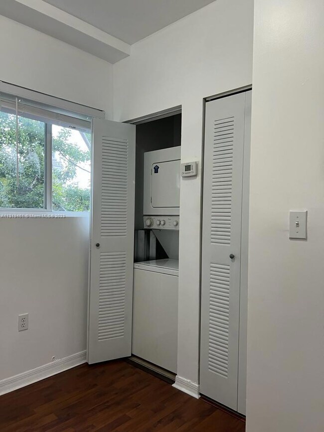 853 SW 2nd St unit 210, Miami, FL 33130 - photo 4