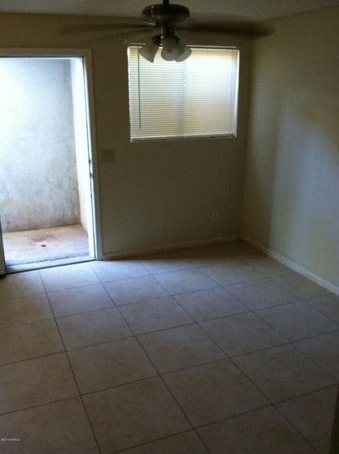 329 S Pioneer unit Upper, Mesa, AZ 85204 - photo 2