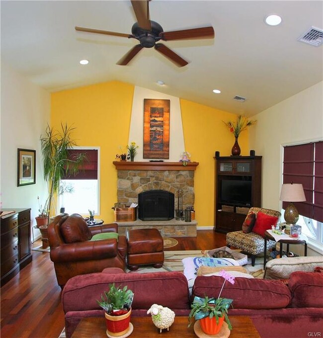 515 S 7th St, Emmaus, PA 18049 - photo 5