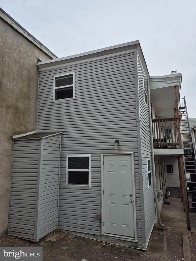 105 N 10th St, Reading, PA 19601 - photo 6