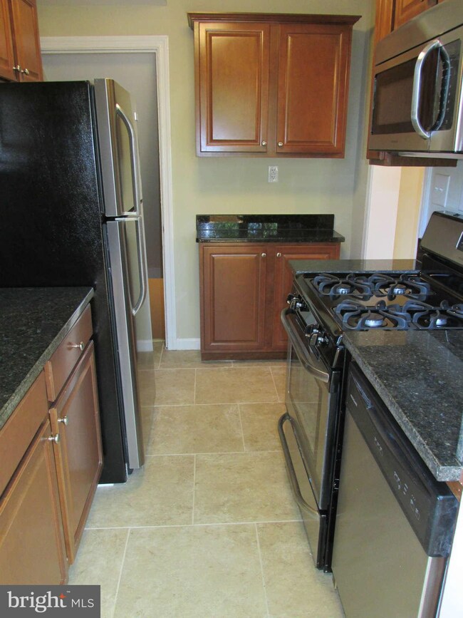 2731 Farnsworth Dr, Alexandria, VA 22303 - photo 6