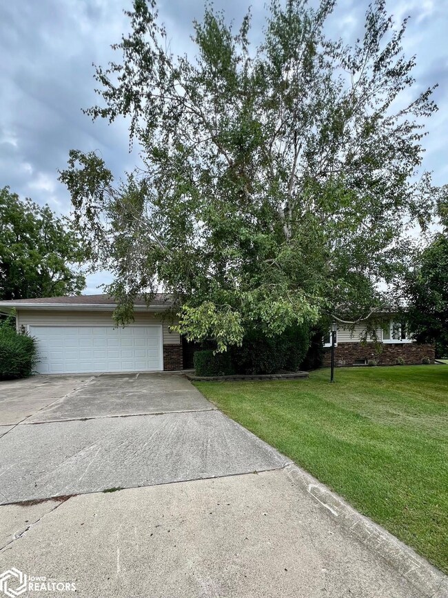 213 8th St SE, Clarion, IA 50525 - photo 5