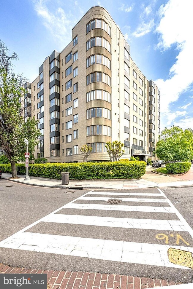 General Scott Apartments unit 714, Washington, DC 20036 - photo 2