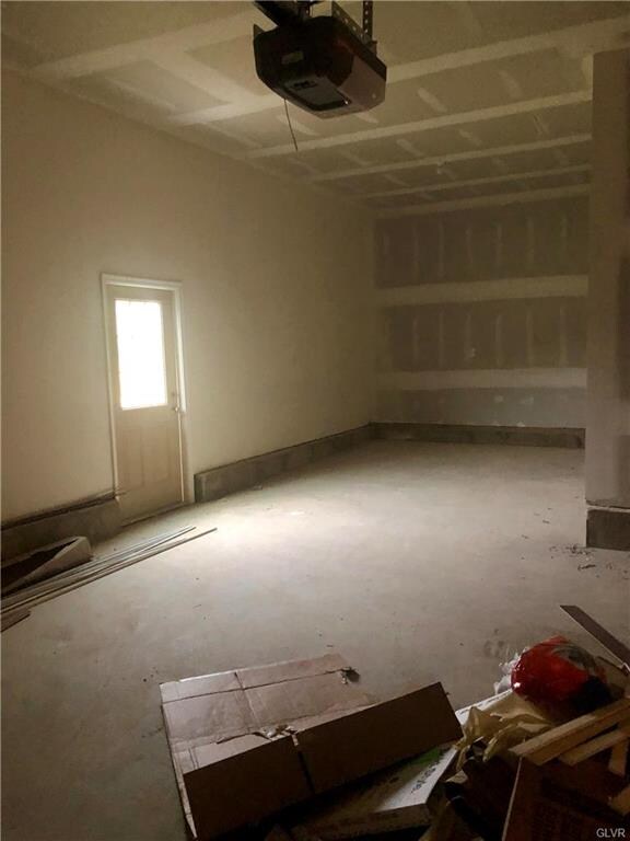 431 Rinaldi Ln, Easton, PA 18040 - photo 2