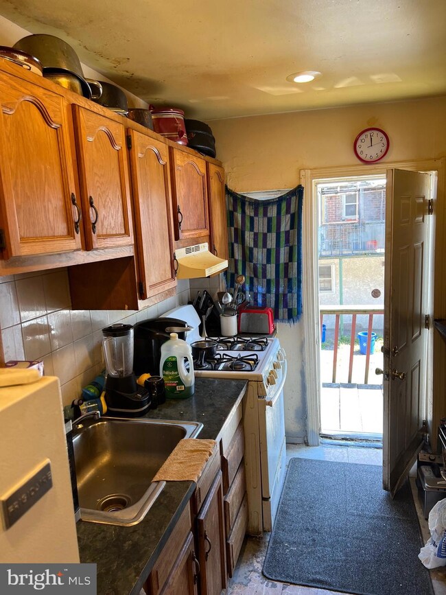 113 Whitely Terrace, Darby, PA 19023 - photo 6