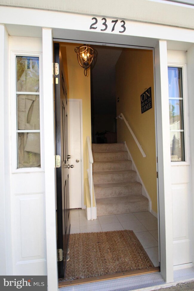 2373 Hunters Square Ct, Reston, VA 20191 - photo 2