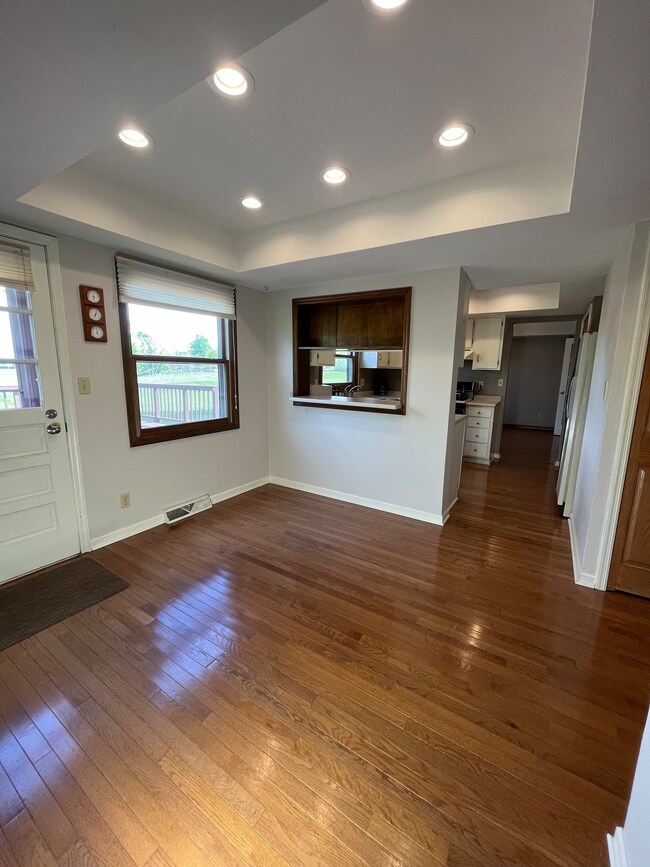 4740 Woodcrest Dr, Columbus, IN 47203 - photo 7