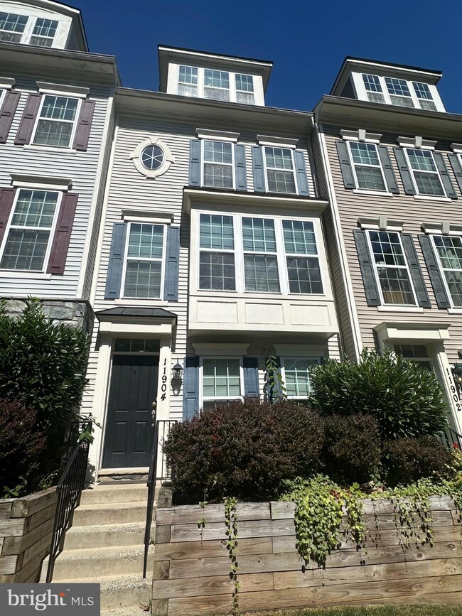 11904 Weybridge Ln, Germantown, MD 20876 - photo 3