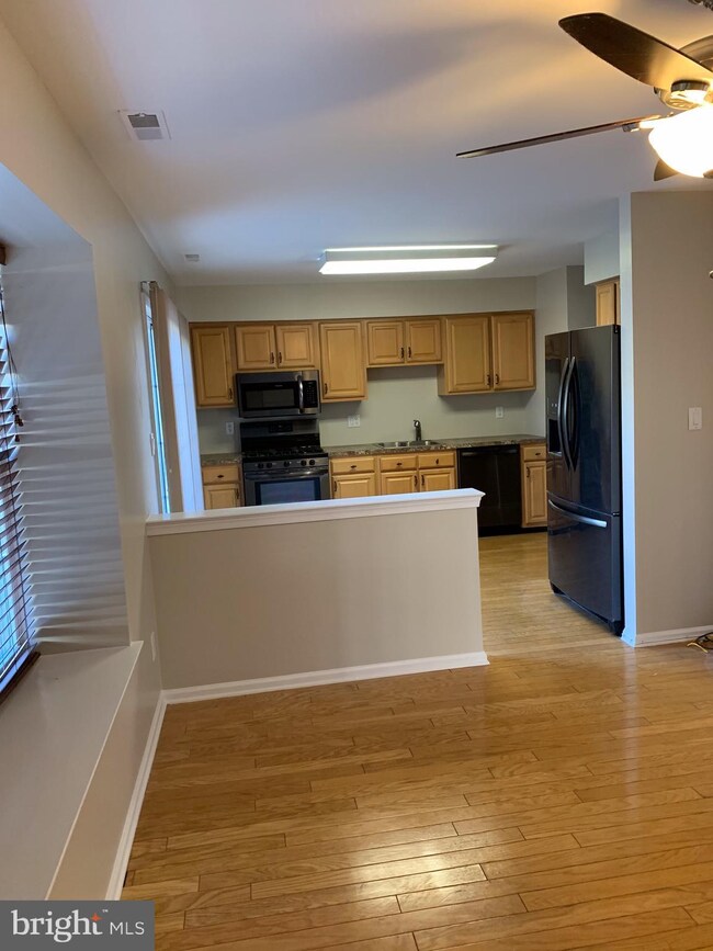 608 Kirby Way unit 608, Mount Laurel, NJ 08054 - photo 3