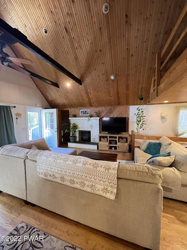 204 Mountain Lake Dr, Dingmans Ferry, PA 18328 - photo 7