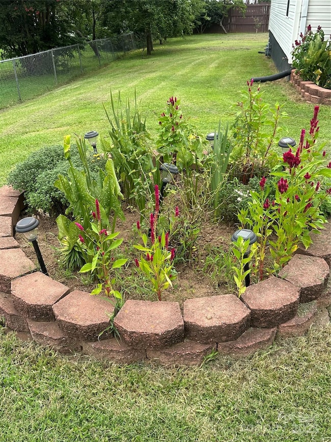 1208 N Davis Ave, Newton, NC 28658 - photo 6