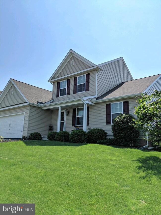 120 Greenfield Dr, Leola, PA 17540 - photo 2