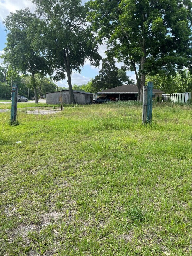 8315 Lockwood Dr, Houston, TX 77016 - photo 2