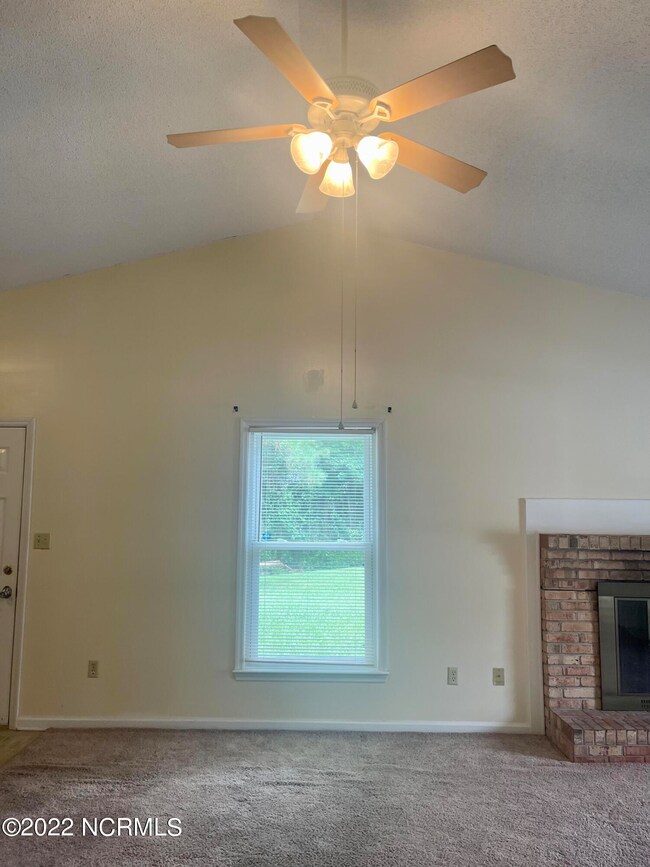 134 Windsor Ct, Jacksonville, NC 28546 - photo 3