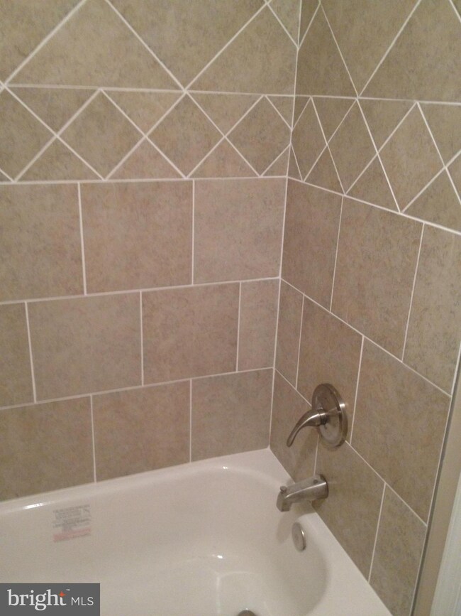 901 Hilldropt Ct, Capitol Heights, MD 20743 - photo 5