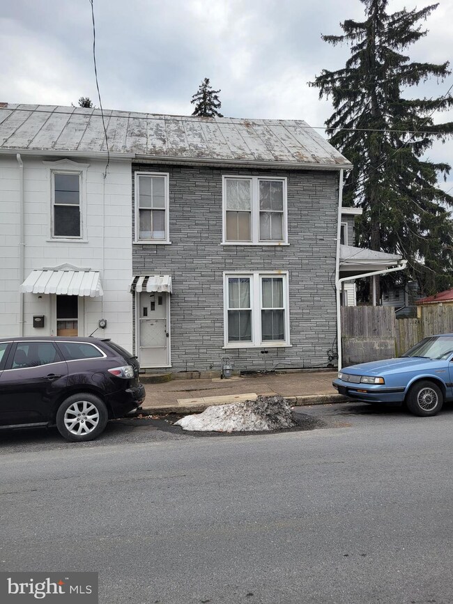 124 E Liberty St, Chambersburg, PA 17201 - photo 2