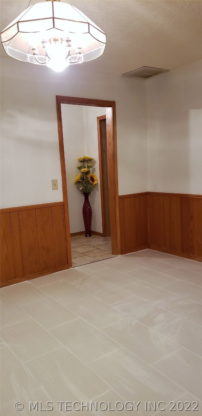 2601 W Greeley St, Broken Arrow, OK 74012 - photo 2