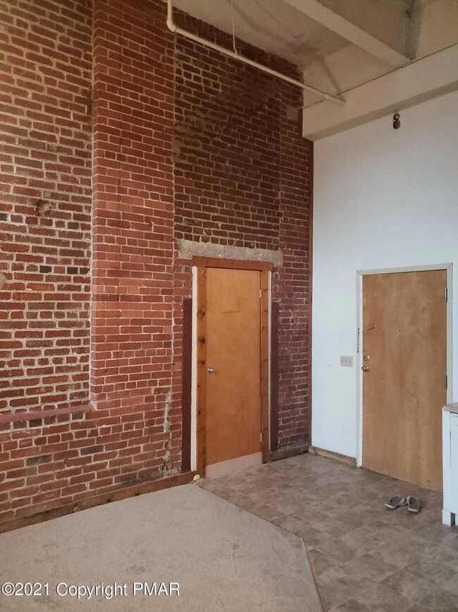 633 Mckinley St unit 106, Hazleton, PA 18201 - photo 4