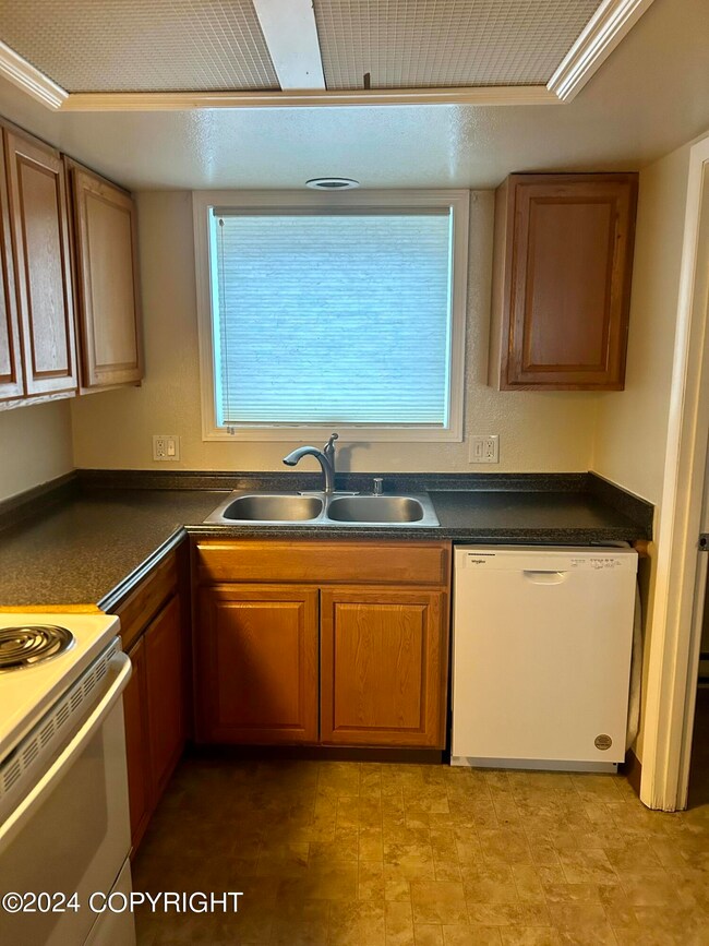 943 E 12th Ave unit 4, Anchorage, AK 99501 - photo 6
