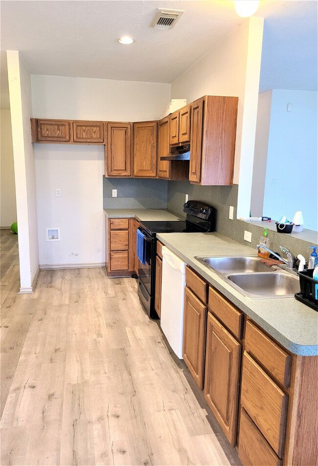 2020 Nancy Ave, Bay City, TX 77414 - photo 6